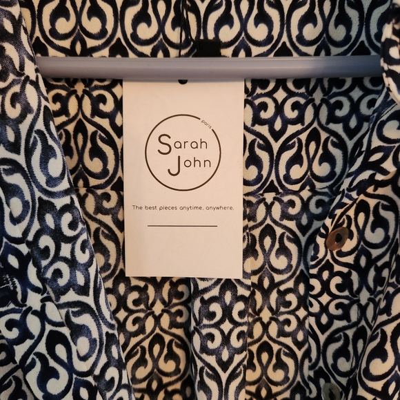 NWT Sarah John Navy and White Print blouse. Size L. Beautiful button up. - Picture 3 of 7